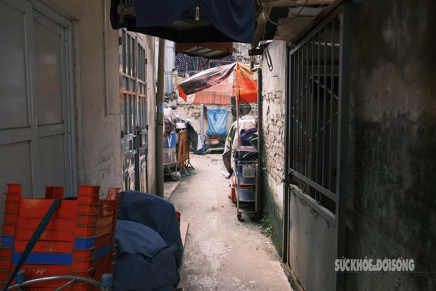 Các hộ dân sống ở ngõ nhỏ trên đất vàng hồ Gươm trước ngày di dời- Ảnh 7. Các hộ dân sống ở ngõ nhỏ trên đất vàng hồ Gươm trước ngày di dời- Ảnh 7.