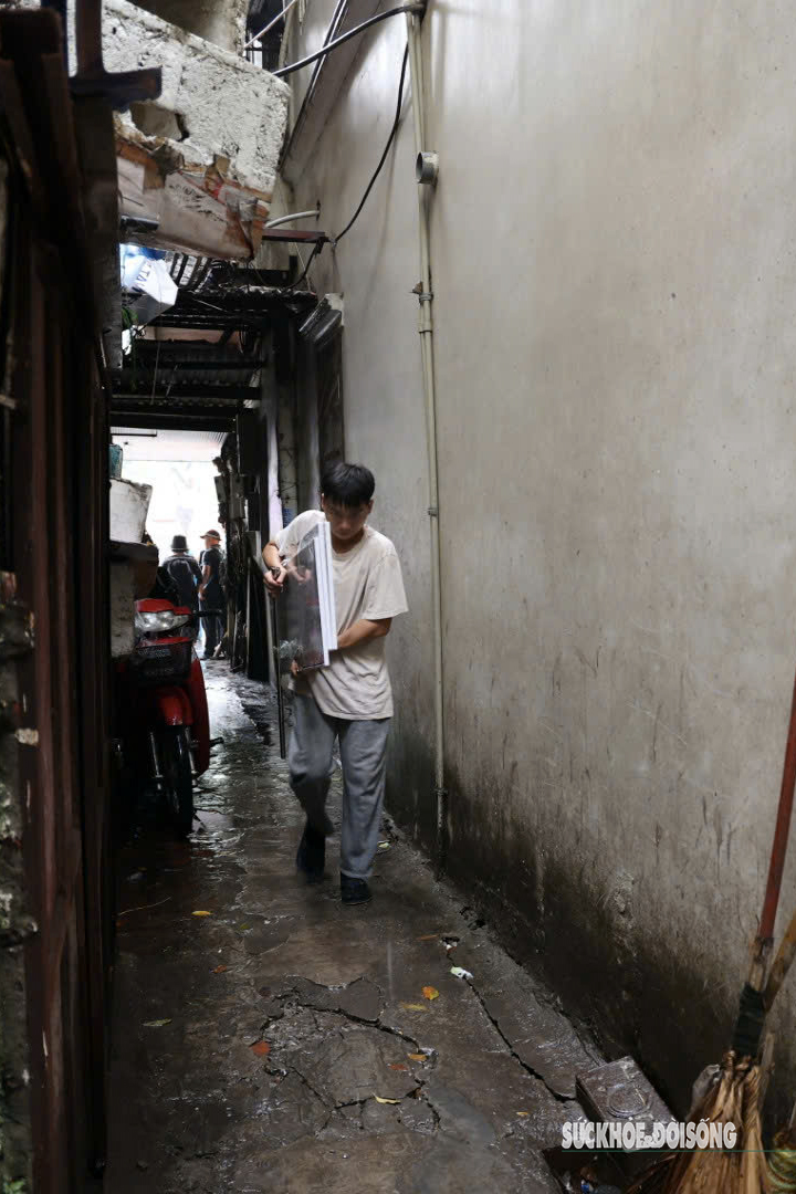 Các hộ dân sống ở ngõ nhỏ trên đất vàng hồ Gươm trước ngày di dời- Ảnh 5. Các hộ dân sống ở ngõ nhỏ trên đất vàng hồ Gươm trước ngày di dời- Ảnh 5.