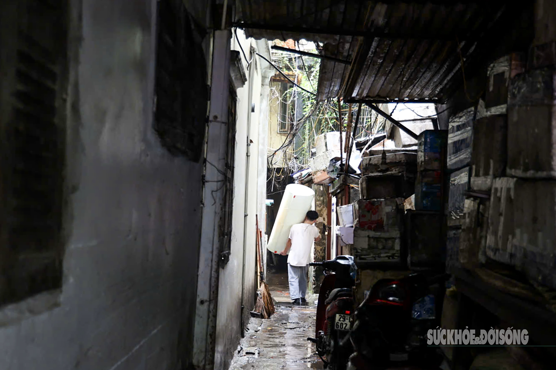 Các hộ dân sống ở ngõ nhỏ trên đất vàng hồ Gươm trước ngày di dời- Ảnh 6. Các hộ dân sống ở ngõ nhỏ trên đất vàng hồ Gươm trước ngày di dời- Ảnh 6.