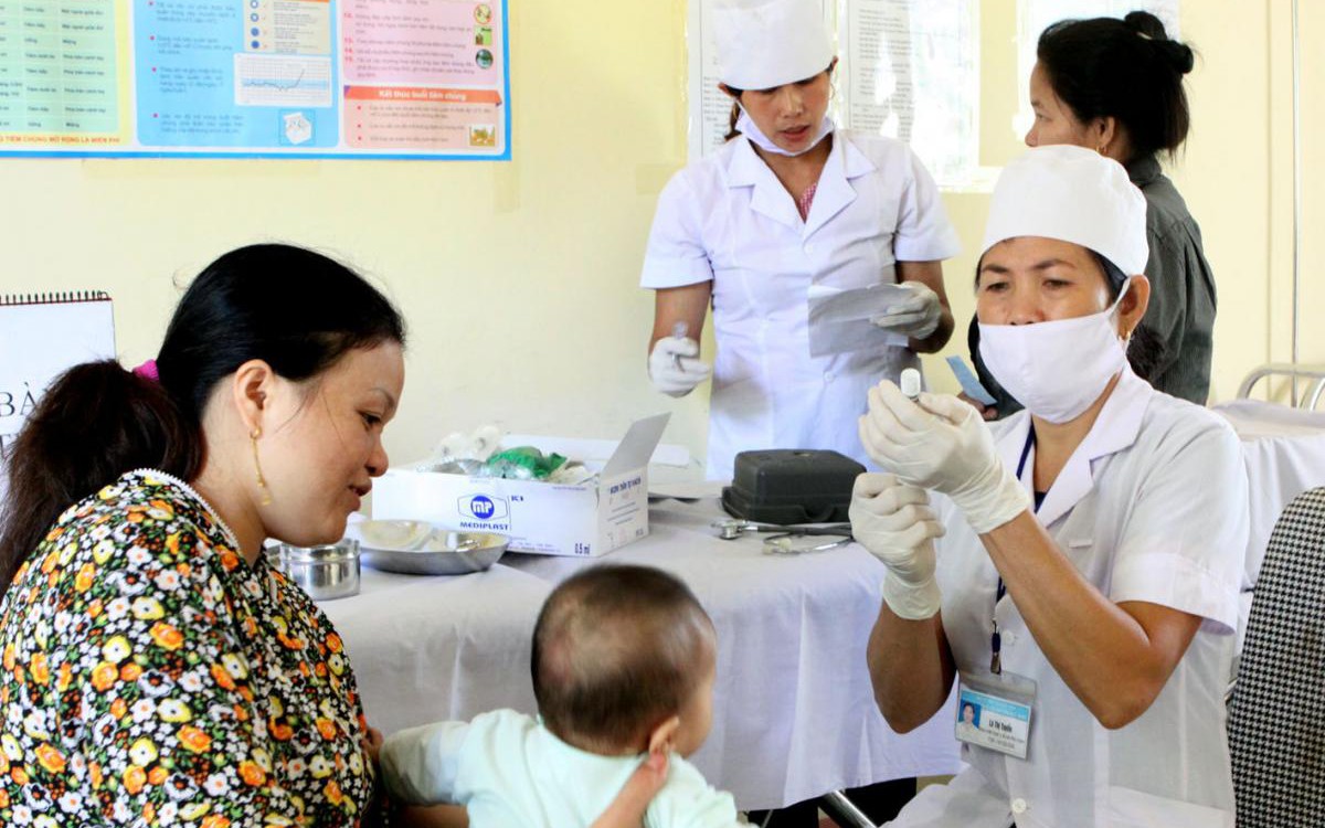 Trước nguy cơ cao xâm nhập virus bại liệt, Bộ Y tế yêu cầu quyết liệt phòng chống