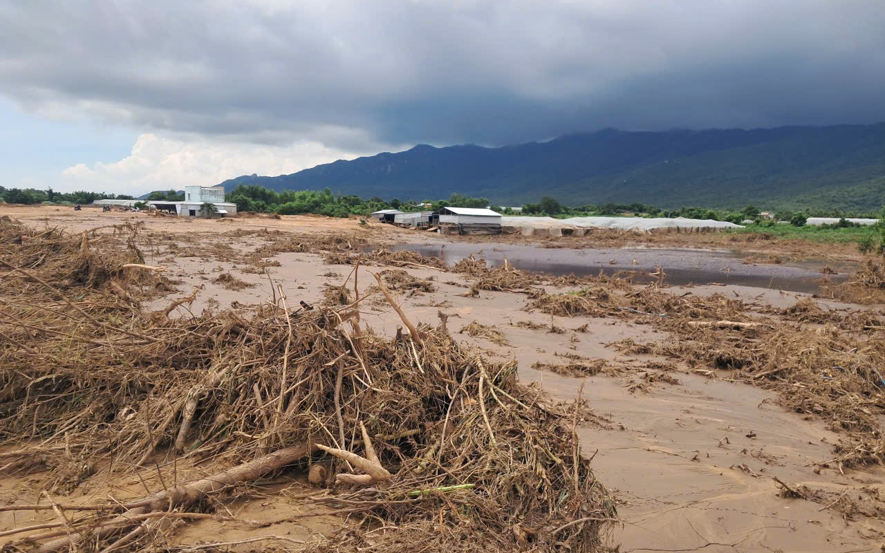 Công an đề nghị người dân kê khai thiệt hại trong vụ vỡ hồ chứa nước làm một người tử vong- Ảnh 2.
