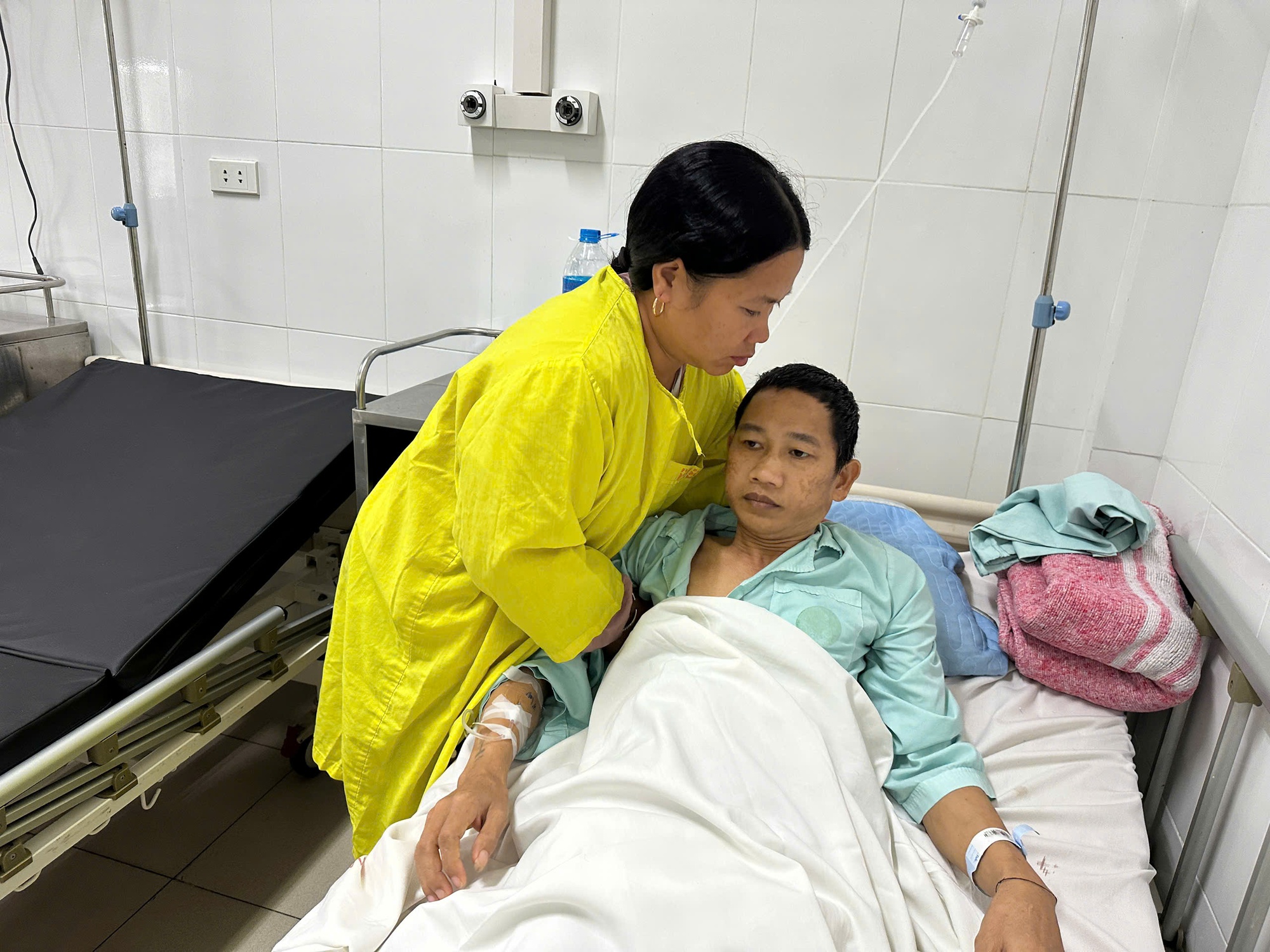 Xót xa hoàn cảnh của người đàn ông dân tộc Thái nằm liệt sau tai nạn cần sự trợ giúp- Ảnh 4.