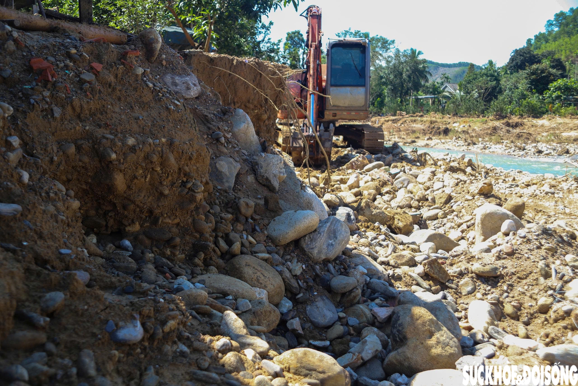 Dòng suối dưới chân Bạch Mã xác xơ sau lũ- Ảnh 3. Dòng suối dưới chân Bạch Mã xác xơ sau lũ- Ảnh 3.