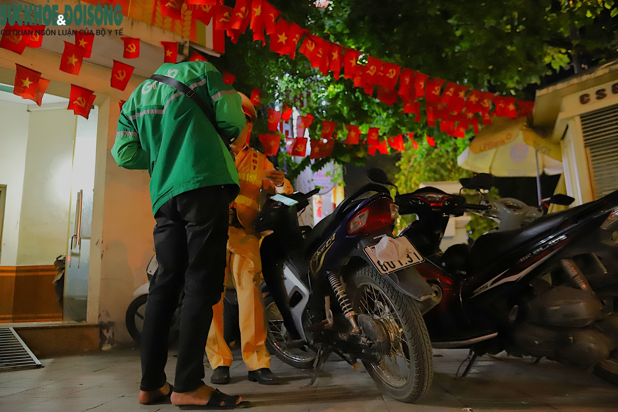 CSGT không nương tay với tài xế ‘né’ phạt vì lý do vội vàng, con nhỏ nghịch ngợm - Ảnh 2. CSGT không nương tay với tài xế ‘né’ phạt vì lý do vội vàng, con nhỏ nghịch ngợm - Ảnh 2.