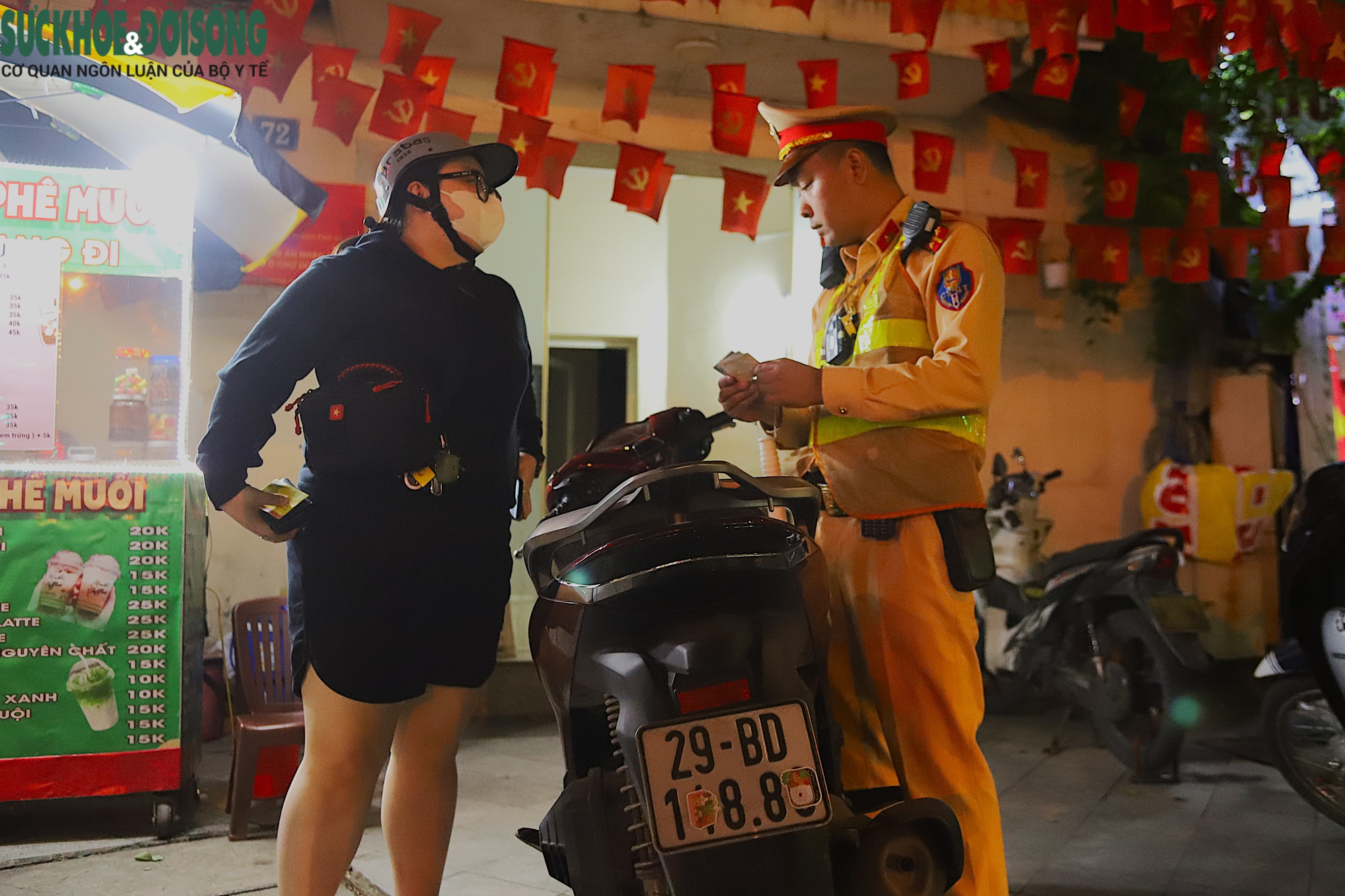 CSGT không nương tay với tài xế ‘né’ phạt vì lý do vội vàng, con nhỏ nghịch ngợm - Ảnh 3. CSGT không nương tay với tài xế ‘né’ phạt vì lý do vội vàng, con nhỏ nghịch ngợm - Ảnh 3.