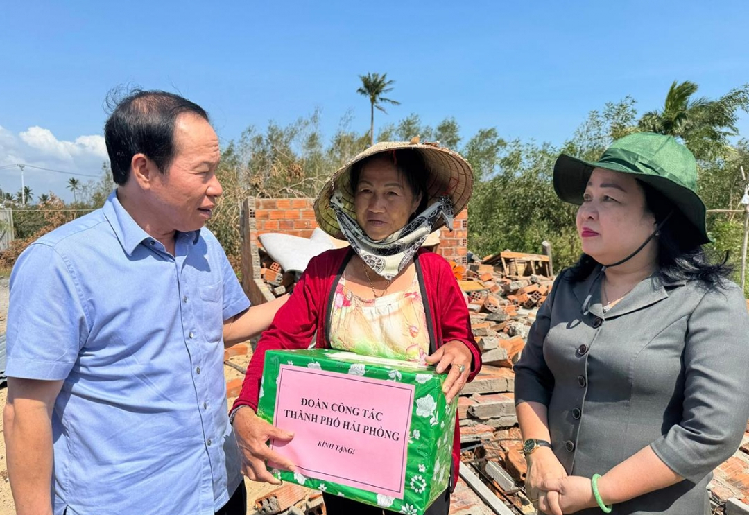 Hải Phòng hỗ trợ người dân Đắc Lắk, Gia Lai khắc phục hậu quả bão số 13- Ảnh 1. Hải Phòng hỗ trợ người dân Đắc Lắk, Gia Lai khắc phục hậu quả bão số 13- Ảnh 1.