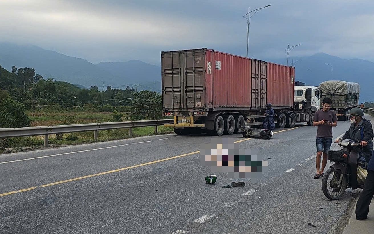 Bắt tài xế ô tô gây tai nạn làm 2 người tử vong ở Huế - Ảnh 3. Bắt tài xế ô tô gây tai nạn làm 2 người tử vong ở Huế - Ảnh 3.