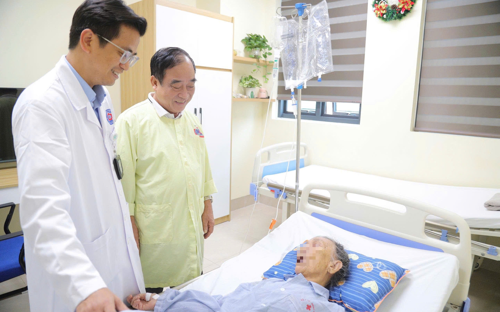 Phát hiện bệnh ở tuổi 96, cụ bà quyết tâm điều trị chiến thắng ung thư dạ dày