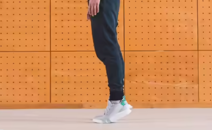 6 bài tập tại văn phòng giúp giảm đau mỏi và cải thiện sức khỏe nhanh chóng- Ảnh 1.