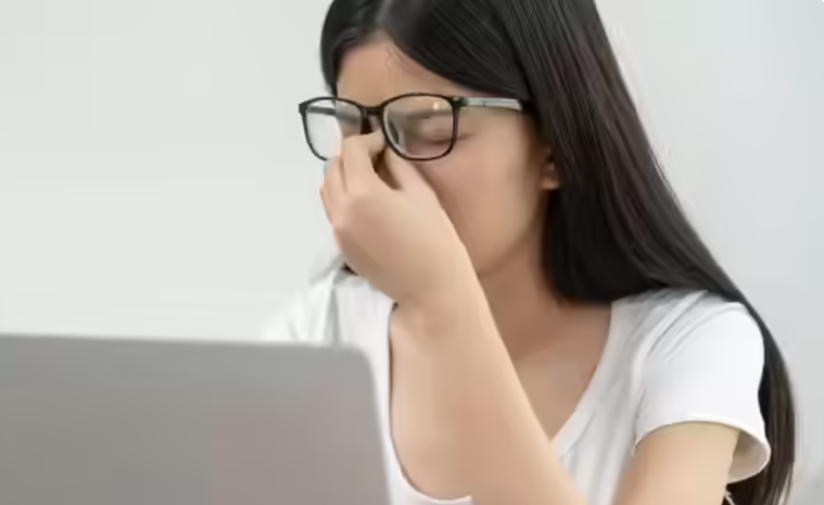 6 bài tập tại văn phòng giúp giảm đau mỏi và cải thiện sức khỏe nhanh chóng- Ảnh 3.