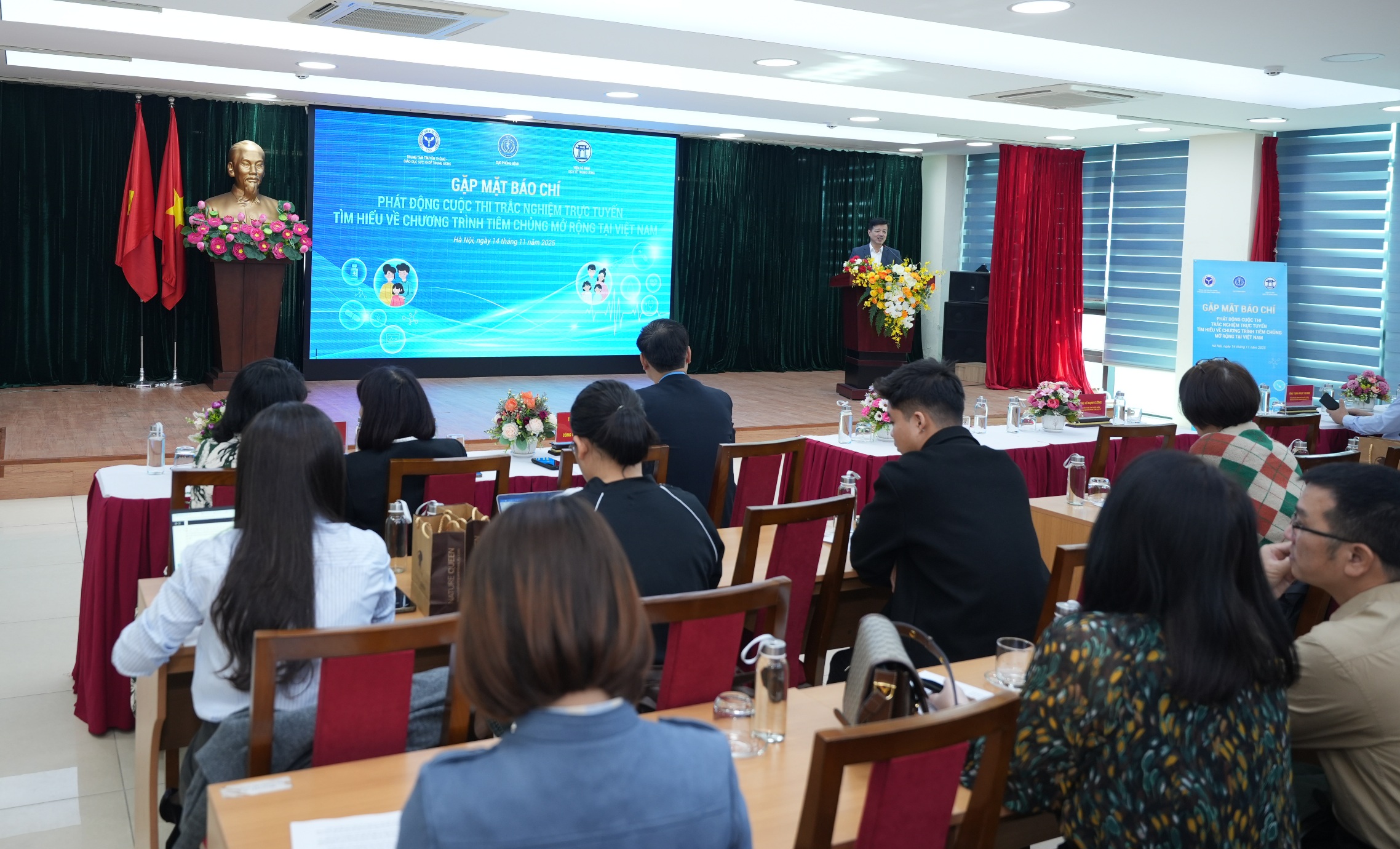 Fra 2026 vil HPV-vaksinen bli injisert gratis i utvidet vaksinasjon - Bilde 3. Từ năm 2026, vắc xin phòng HPV sẽ được tiêm miễn phí trong tiêm chủng mở rộng- Ảnh 3.