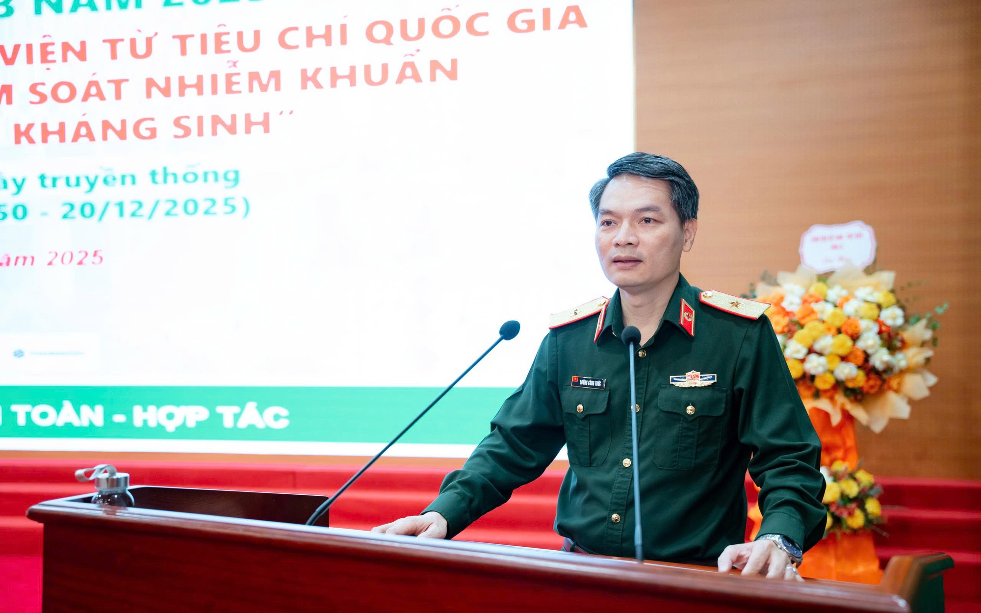 Lực lượng Quân y luôn hết lòng vì người bệnh, thực hiện đúng lời dạy 'Lương y như từ mẫu'
- Ảnh 4.