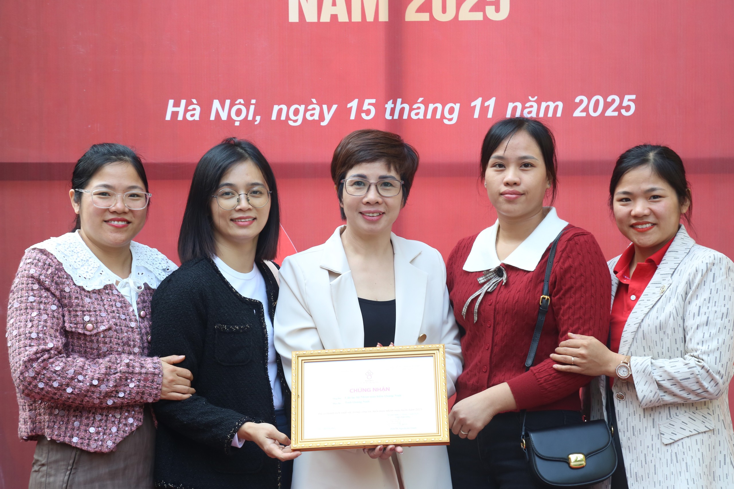 Створити клуб рідкісної крові, щоб бути готовим рятувати людей навіть вночі - Фото 2. Lập câu lạc bộ máu hiếm để sẵn sàng đi cứu người, kể cả trong đêm- Ảnh 2.