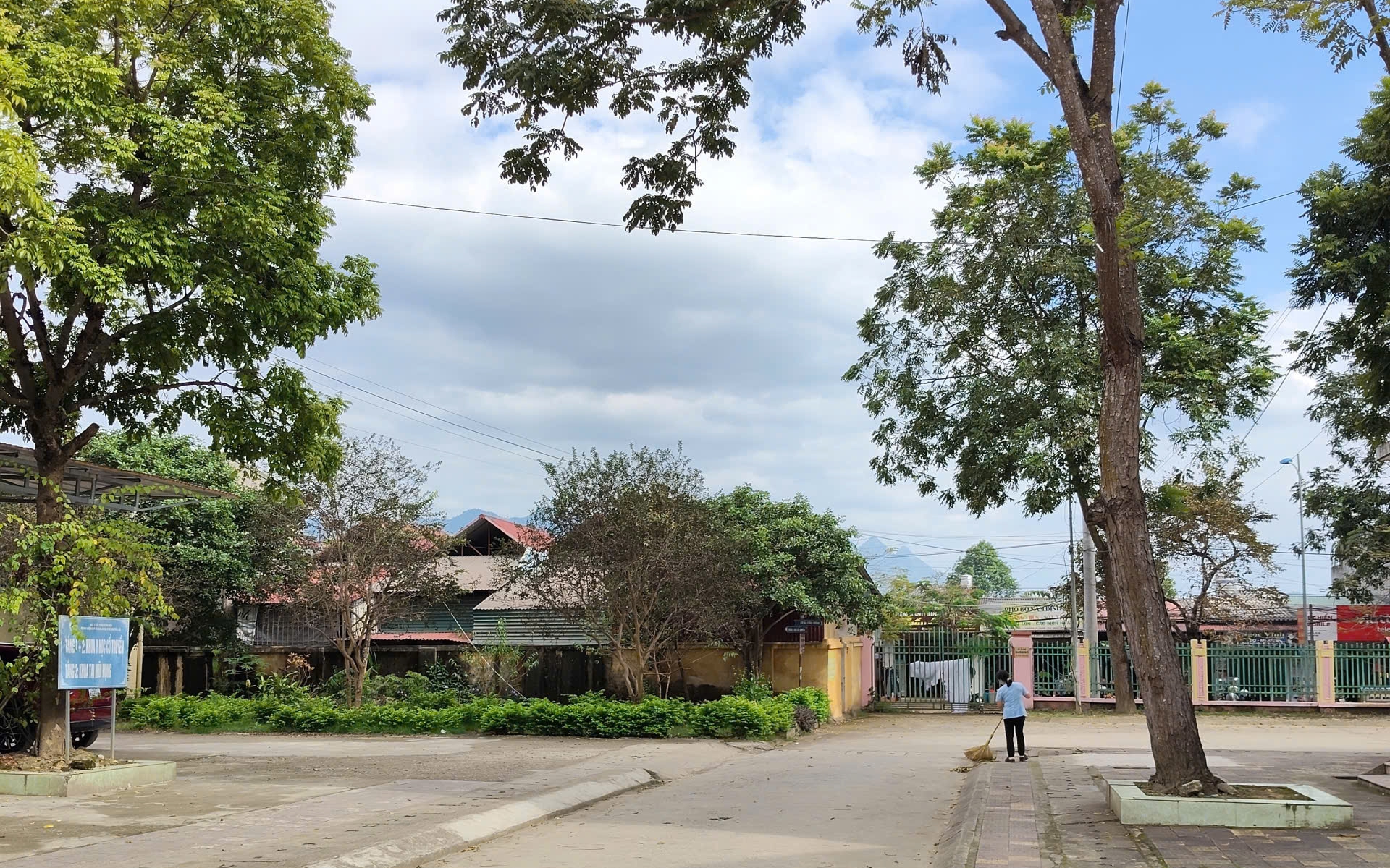 Bệnh viện Đa khoa tỉnh Lai Châu đẩy mạnh xây dựng mô hình Cơ sở y tế Xanh – Sạch – Đẹp- Ảnh 5.