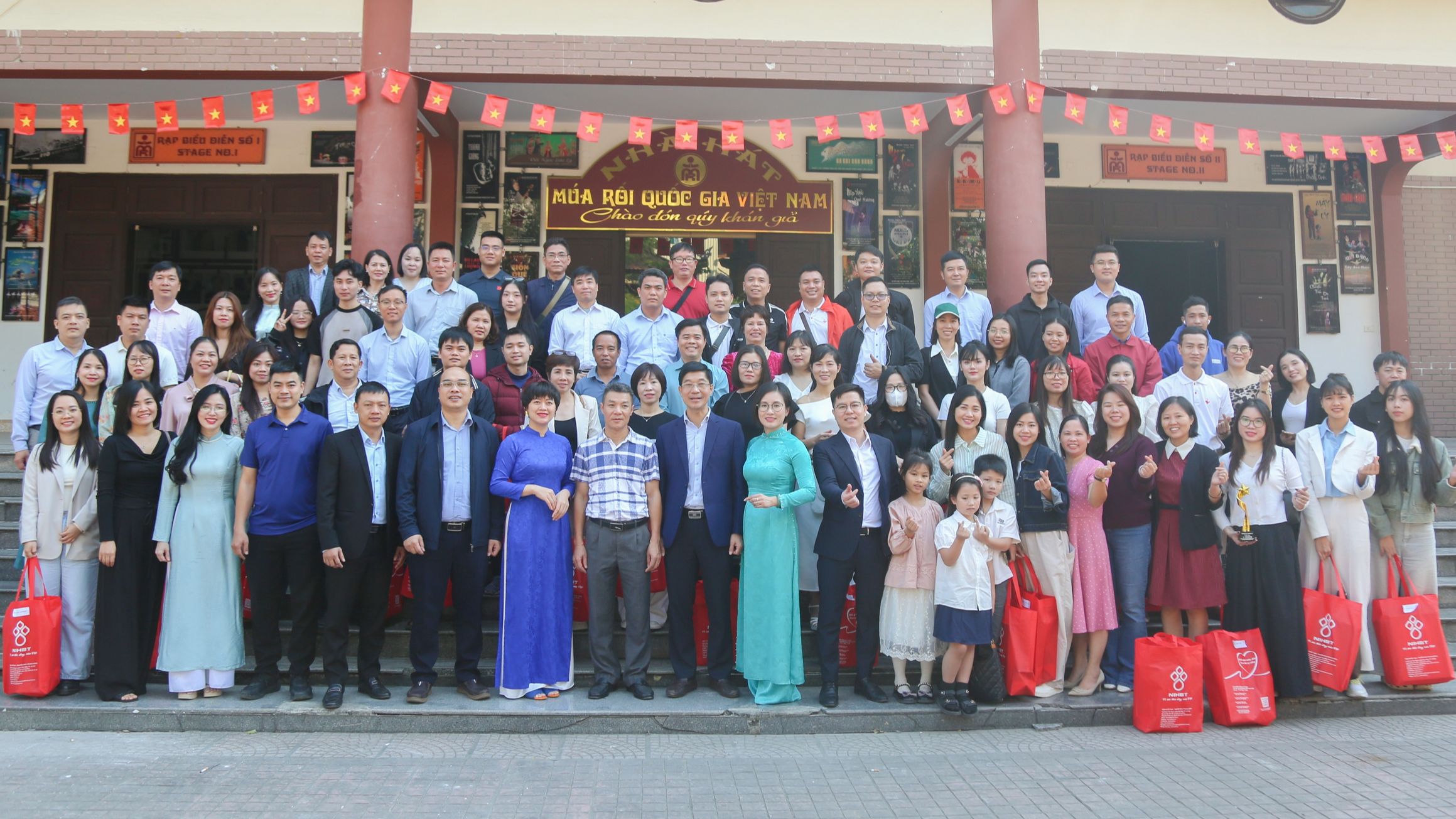 Створити клуб рідкісної крові, щоб бути готовим рятувати людей навіть вночі - Фото 4. Lập câu lạc bộ máu hiếm để sẵn sàng đi cứu người, kể cả trong đêm- Ảnh 4.