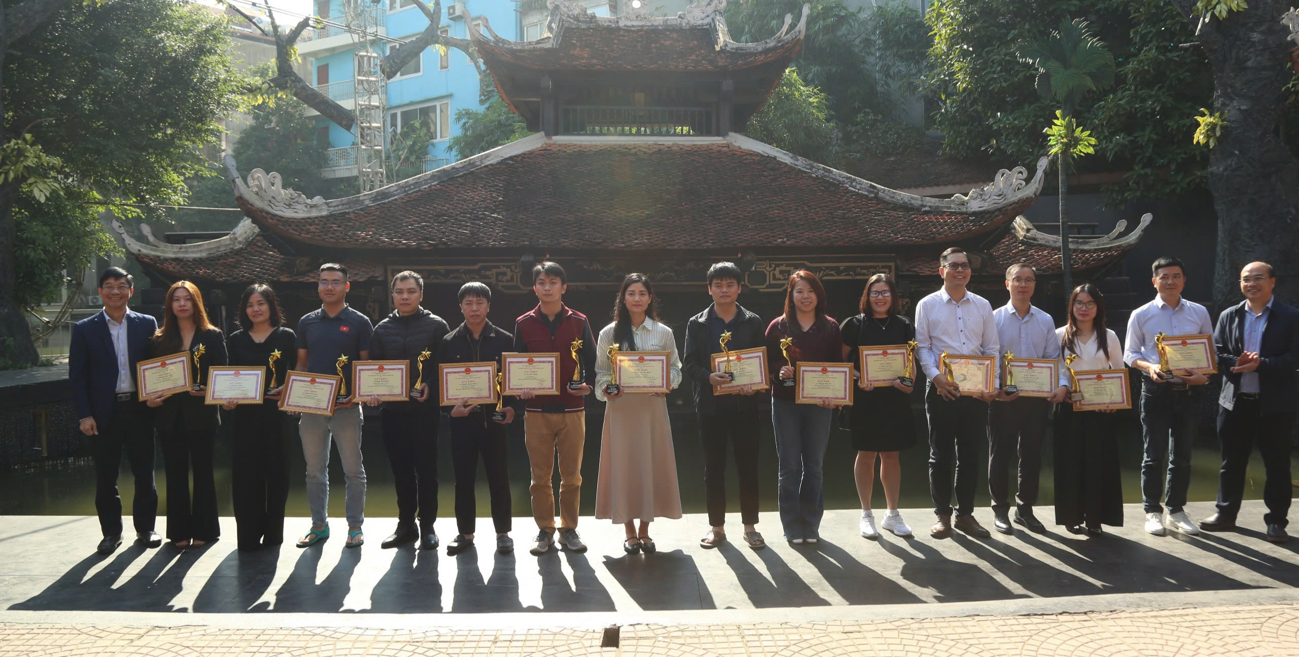 Створити рідкісний клуб переливання крові, щоб бути готовим рятувати людей навіть вночі - Фото 3. Lập câu lạc bộ máu hiếm để sẵn sàng đi cứu người, kể cả trong đêm- Ảnh 3.