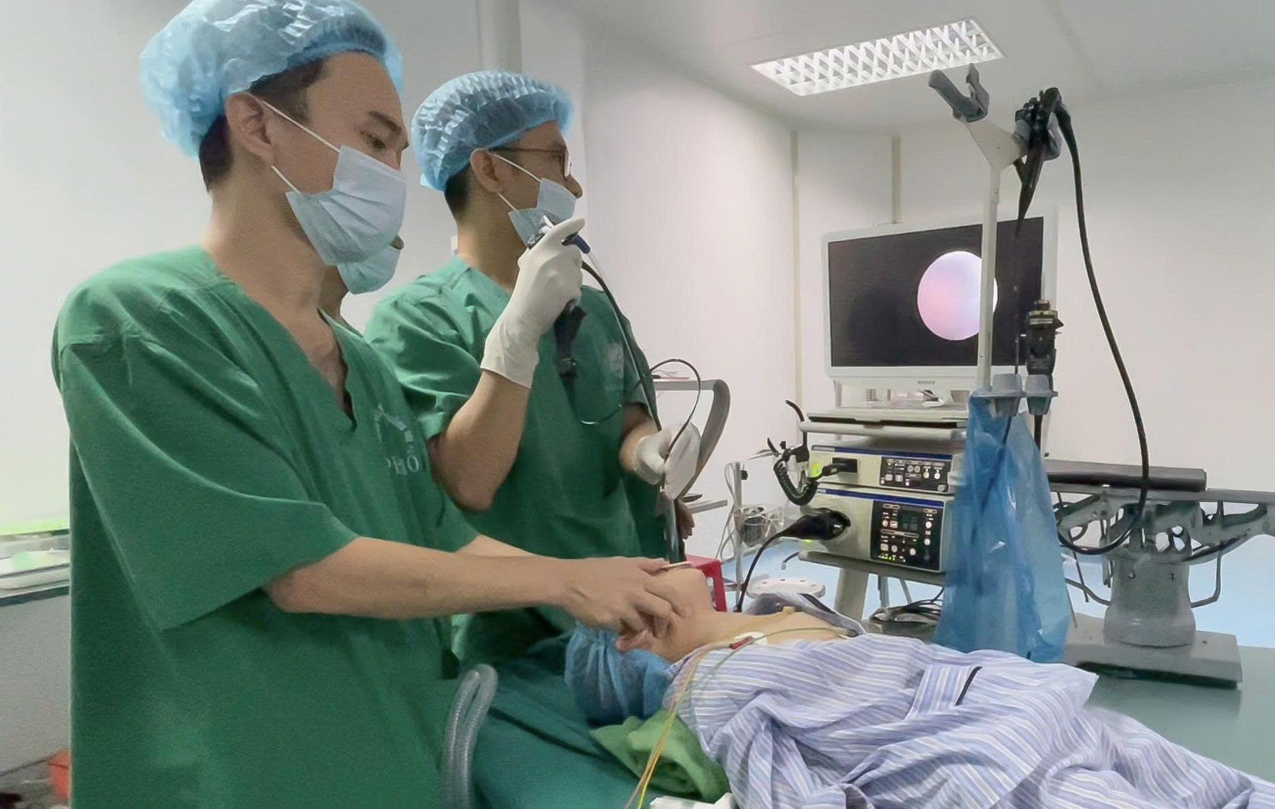 Kim chọc tủy bất ngờ rơi xuống đường thở bé 3 tuổi- Ảnh 2. Kim chọc tủy bất ngờ rơi xuống đường thở bé 3 tuổi- Ảnh 2.