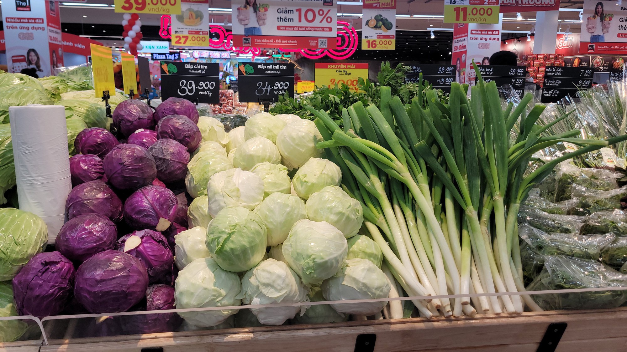 Giá rau 'phi mã' sau bão, bữa cơm gia đình Thủ đô chịu áp lực nặng nề- Ảnh 3. Giá rau 'phi mã' sau bão, bữa cơm gia đình Thủ đô chịu áp lực nặng nề- Ảnh 3.