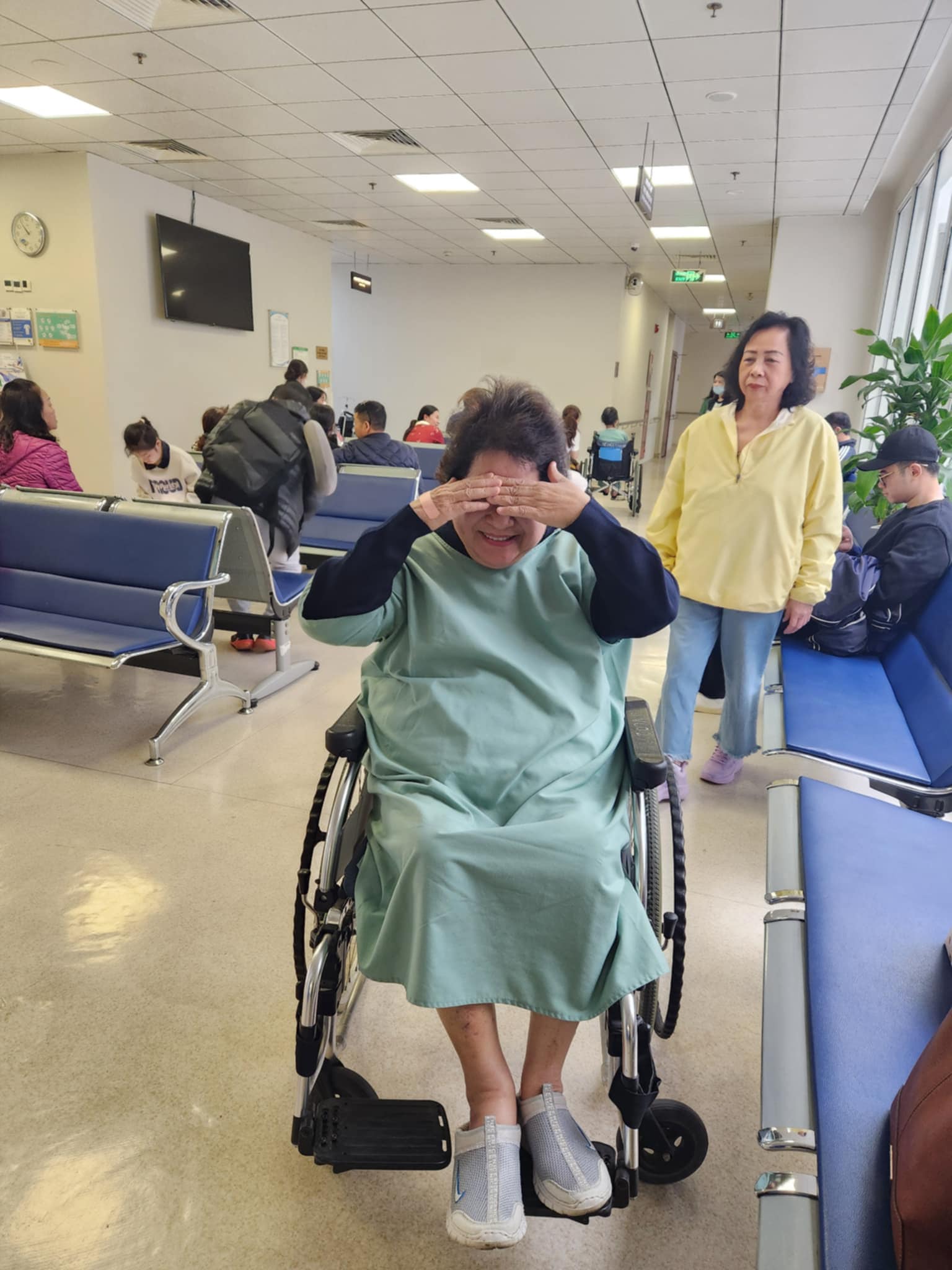 'Táo bà' Minh Vượng nổi danh một thời, khi về hưu sống độc thân trong căn nhà nhỏ khu tập thể- Ảnh 7. 'Táo bà' Minh Vượng nổi danh một thời, khi về hưu sống độc thân trong căn nhà nhỏ khu tập thể- Ảnh 7.