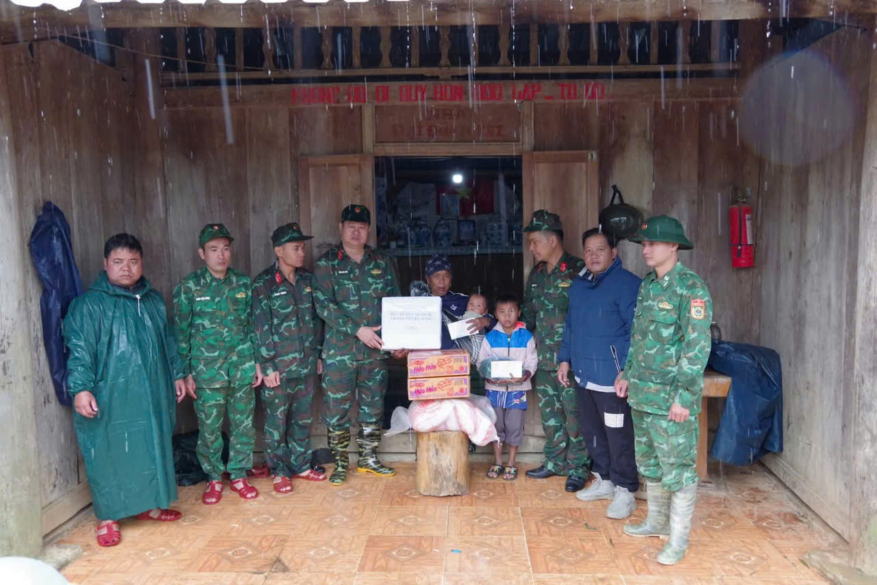 Nguy cơ tái sạt lở, tiếp tục di dời gần 200 người đến nơi an toàn- Ảnh 4.