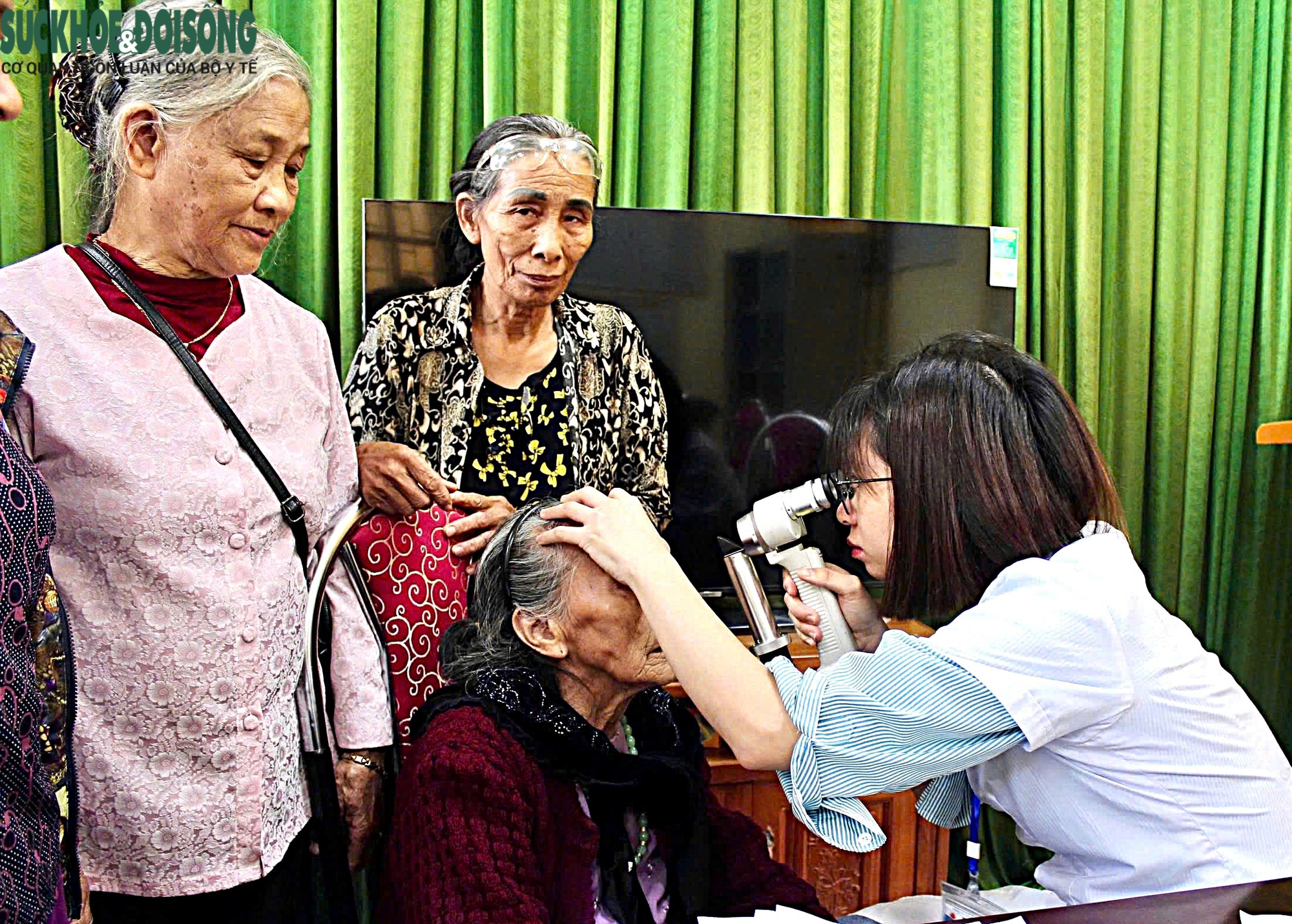 Tuổi trẻ ngành Y tế sẻ chia khó khăn, khám sức khỏe miễn phí cho người dân vùng lũ Tuyên Quang- Ảnh 5. Tuổi trẻ ngành Y tế sẻ chia khó khăn, khám sức khỏe miễn phí cho người dân vùng lũ Tuyên Quang- Ảnh 5.
