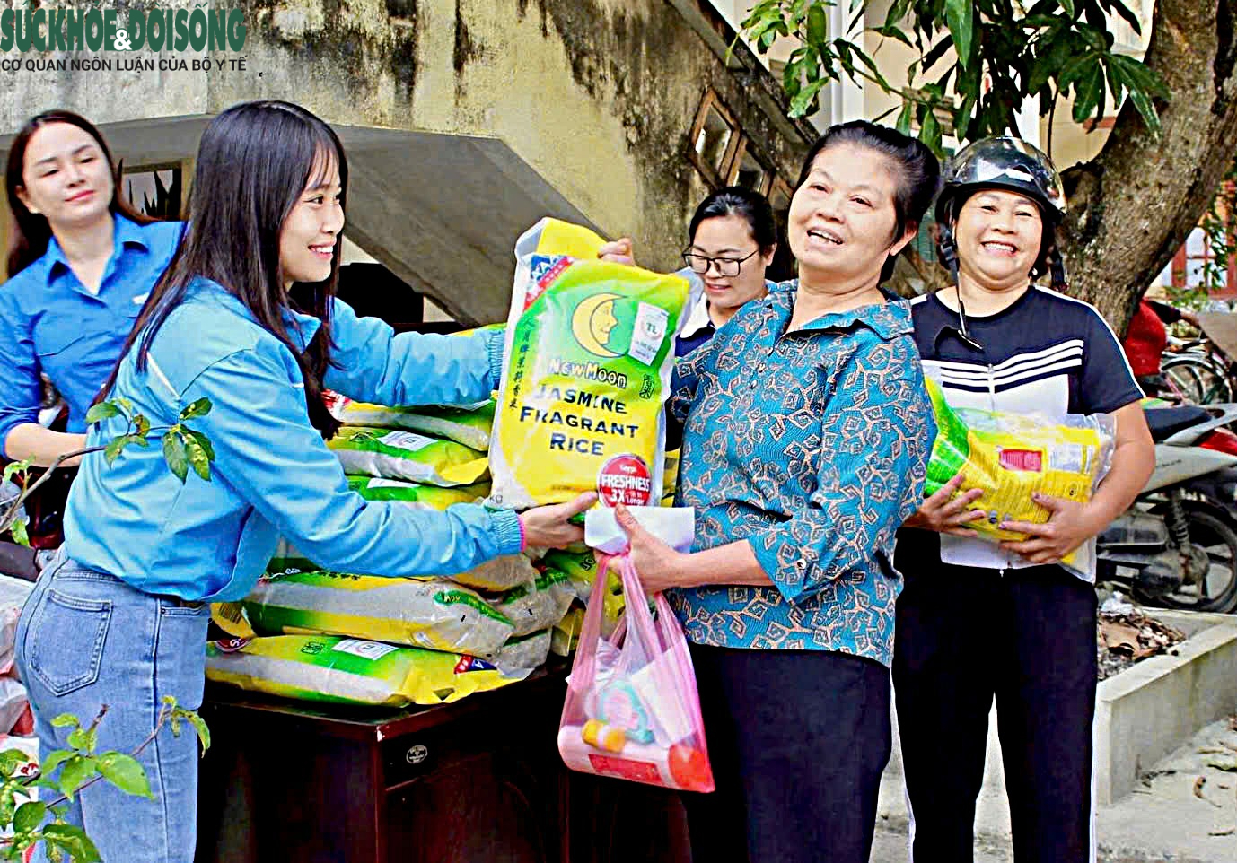 Tuổi trẻ ngành Y tế sẻ chia khó khăn, khám sức khỏe miễn phí cho người dân vùng lũ Tuyên Quang- Ảnh 6. Tuổi trẻ ngành Y tế sẻ chia khó khăn, khám sức khỏe miễn phí cho người dân vùng lũ Tuyên Quang- Ảnh 6.