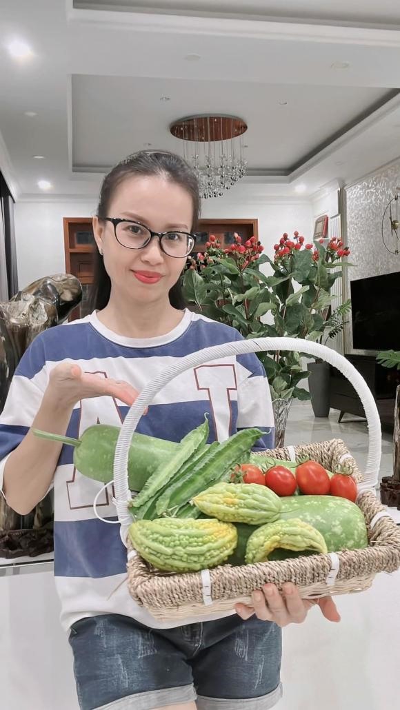 Từng òa khóc khi chia sẻ về biến cố bệnh tật, 'Nữ hoàng dân ca' Việt hiện sống ra sao?- Ảnh 16. Từng òa khóc khi chia sẻ về biến cố bệnh tật, 'Nữ hoàng dân ca' Việt hiện sống ra sao?- Ảnh 16.