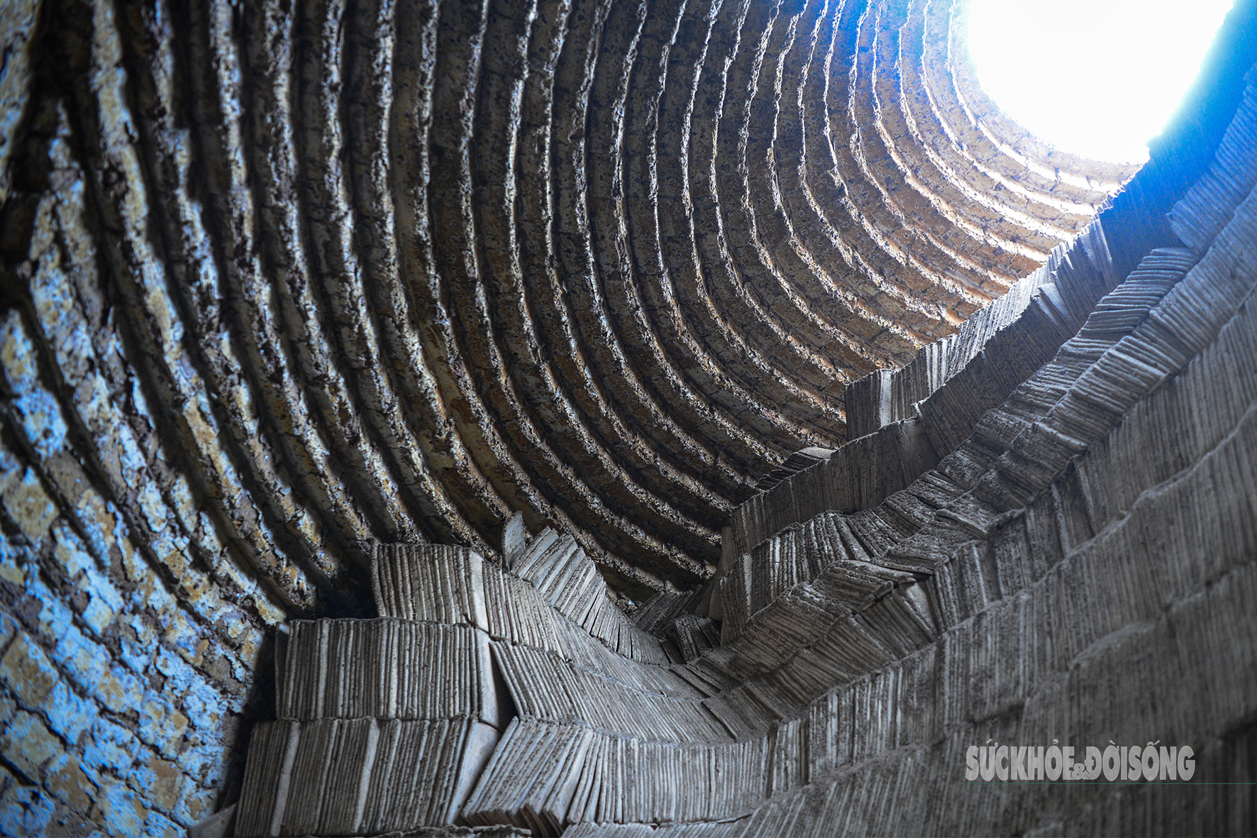 Hơn trăm năm gìn giữ mái ngói Tày- Ảnh 7. Hơn trăm năm gìn giữ mái ngói Tày- Ảnh 7.