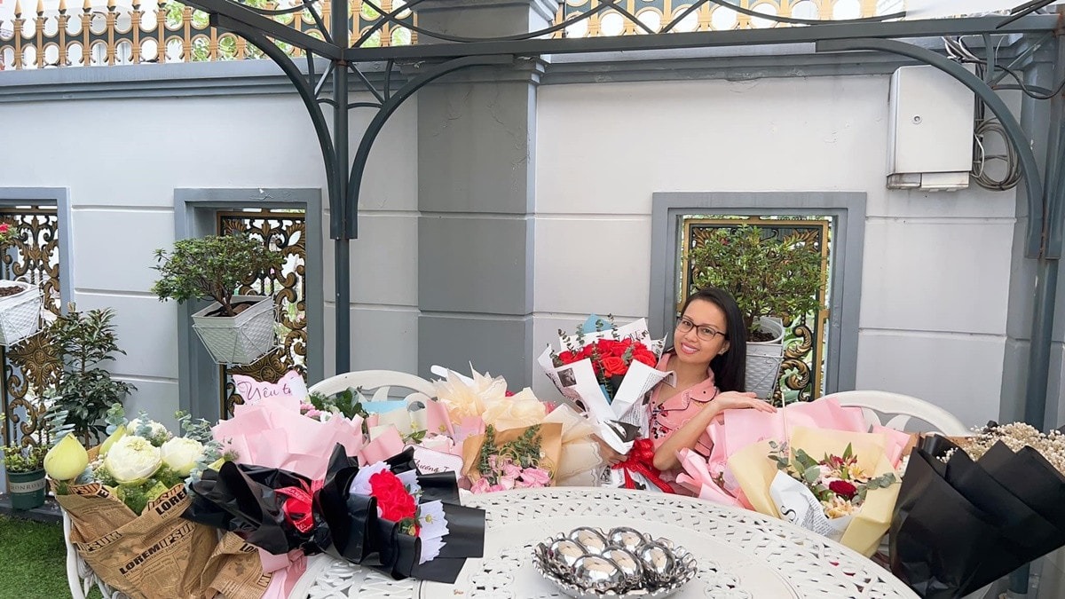 Từng òa khóc khi chia sẻ về biến cố bệnh tật, 'Nữ hoàng dân ca' Việt hiện sống ra sao?- Ảnh 11. Từng òa khóc khi chia sẻ về biến cố bệnh tật, 'Nữ hoàng dân ca' Việt hiện sống ra sao?- Ảnh 11.