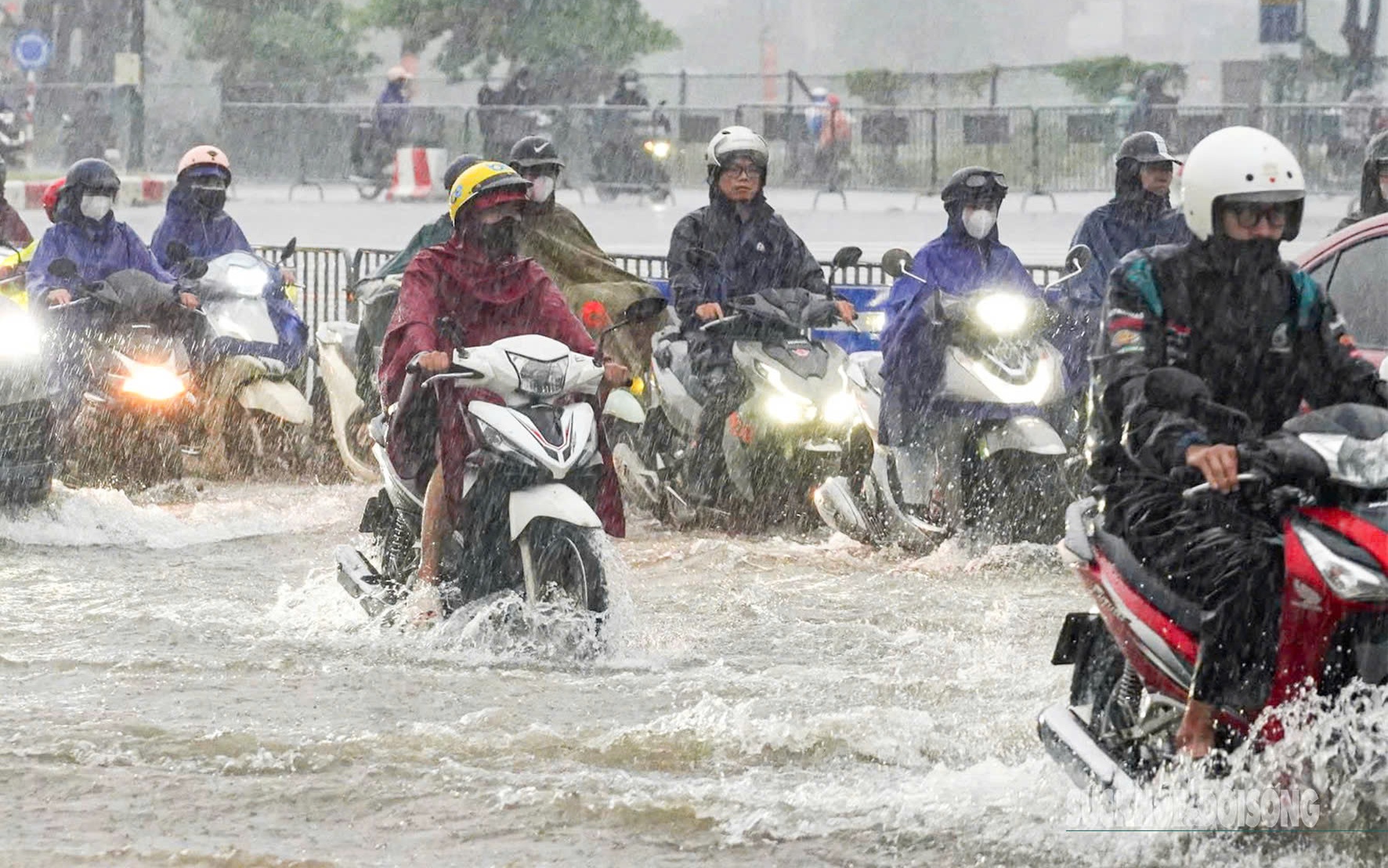 Mưa kỷ lục, ngập úng lịch sử ở miền Trung có lặp lại?- Ảnh 3. Đợt mưa lớn ở miền Trung có thể cao hơn dự báo