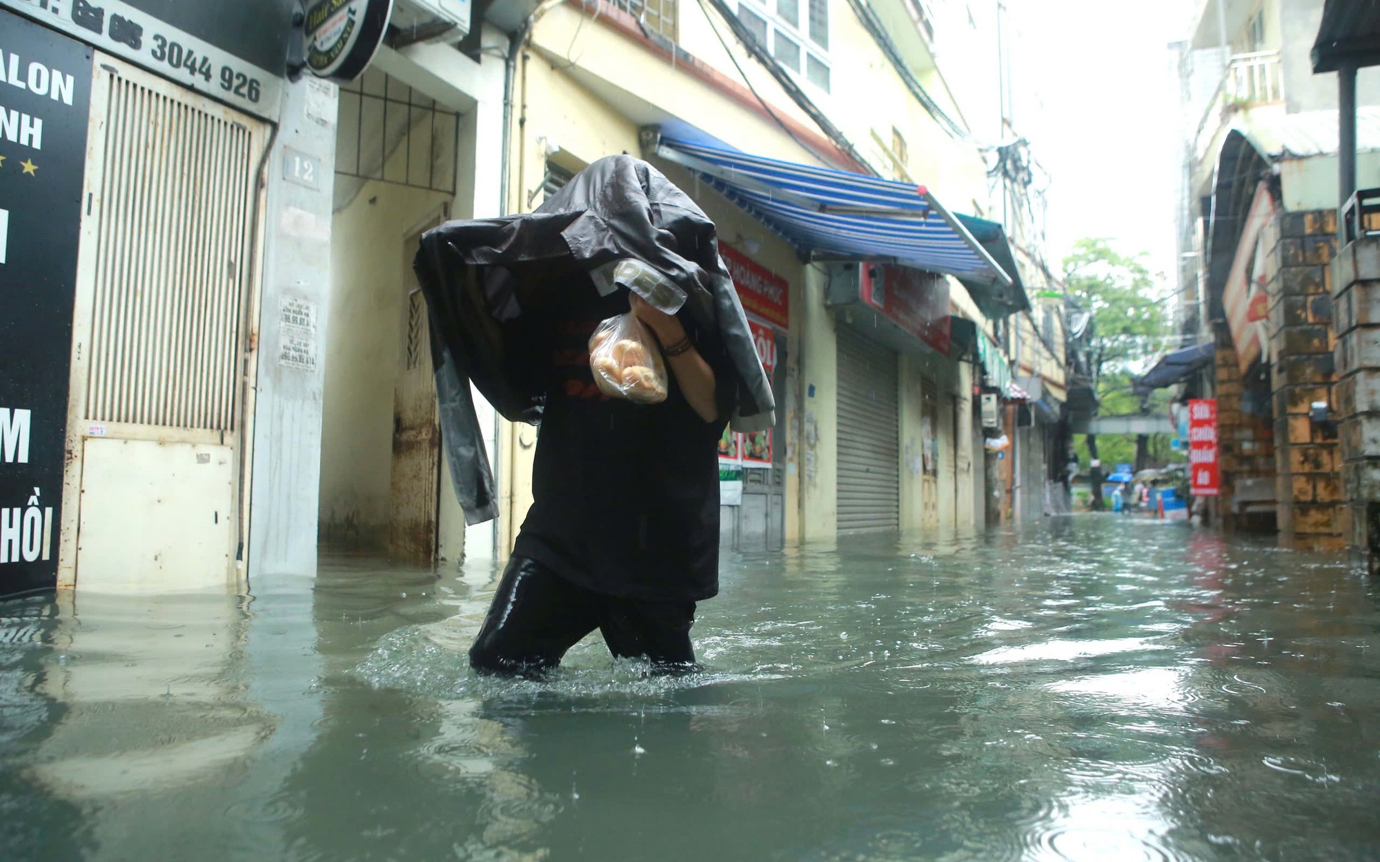 Đợt mưa lũ ở miền Trung có diện rất rộng và xảy ra trong bối cảnh cực kỳ nguy hiểm- Ảnh 3.
