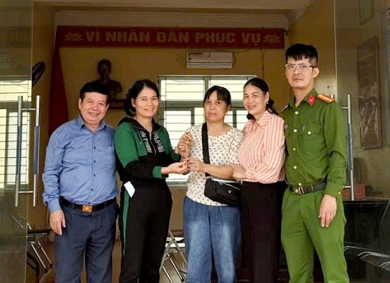 Đi chợ, người phụ nữ nhặt được dây chuyền 4 chỉ vàng- Ảnh 1. Đi chợ, người phụ nữ nhặt được dây chuyền 4 chỉ vàng- Ảnh 1.