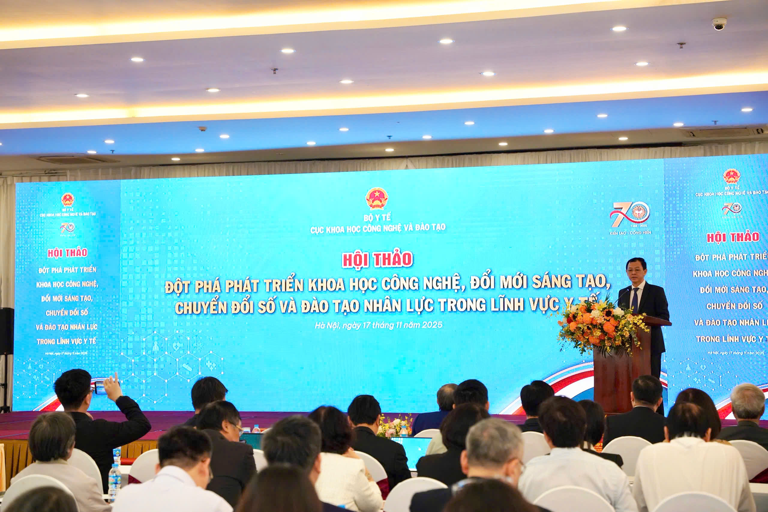 Hợp tác chuyển giao công nghệ tế bào miễn dịch, sản xuất vắc xin thế hệ mới điều trị ung thư, bệnh mạn tính...- Ảnh 2.
Hợp tác chuyển giao công nghệ tế bào miễn dịch, sản xuất vắc xin thế hệ mới điều trị ung thư, bệnh mạn tính...- Ảnh 2.