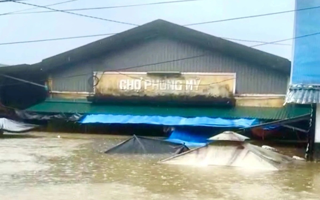 Cát phủ dày trên đường ven biển Mũi Dinh - Cà Ná sau mưa lớn kéo dài- Ảnh 7.