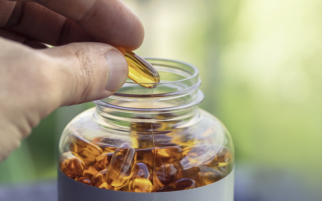 Nên bổ sung bao nhiêu omega-3 mỗi ngày?- Ảnh 3. 5 loại thuốc có thể tương tác với thực phẩm bổ sung Omega-3