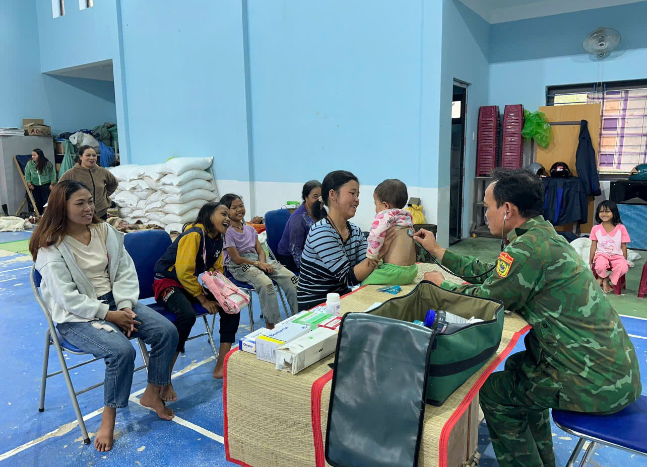 Ấm áp nghĩa tình 'bếp ăn 0 đồng' ở vùng sạt lở- Ảnh 3.