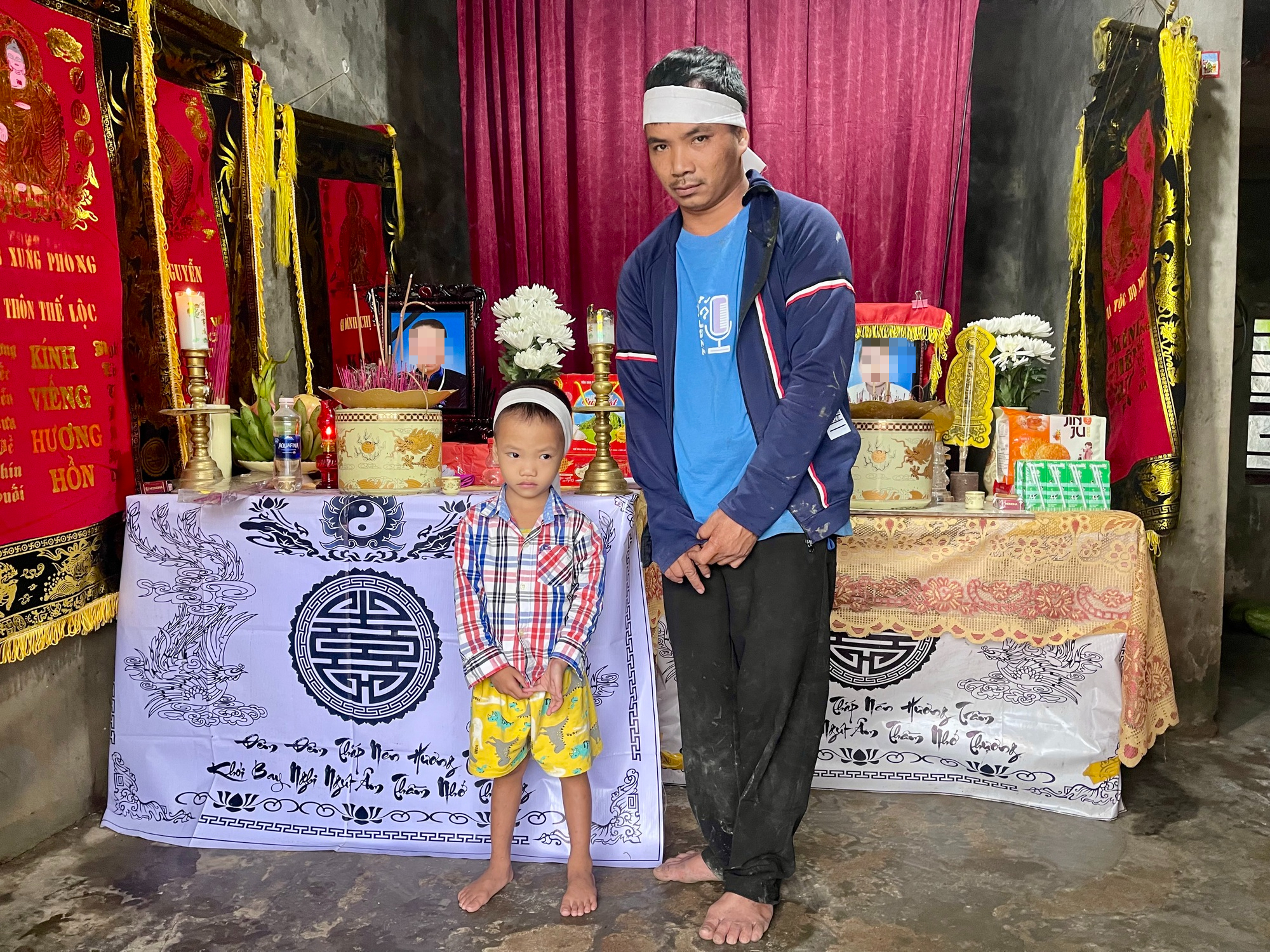 Xót xa đứa trẻ liên tiếp mất mẹ và bà, chỉ còn biết dựa vào người cậu tật nguyền, tâm trí bất ổn- Ảnh 1. Xót xa đứa trẻ liên tiếp mất mẹ và bà, chỉ còn biết dựa vào người cậu tật nguyền, tâm trí bất ổn- Ảnh 1.