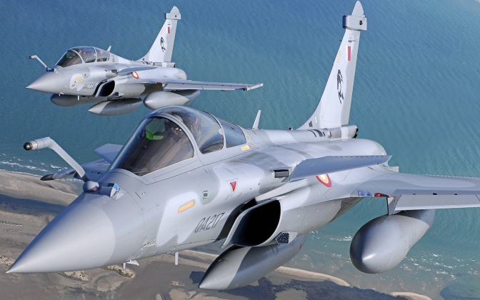 Tiêm kích Rafale Pháp và Su-30SM2 Nga 'so găng' trên bầu trời Baltic- Ảnh 2. 100 tiêm kích Rafale sắp đến Ukraine có đủ sức tạo thế cân bằng trước Nga?