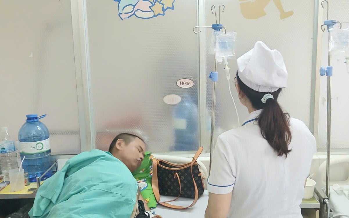 Mưa lũ, sạt lở ở Khánh Hòa đã làm hơn 30 người thương vong- Ảnh 3. Nạn nhân trong vụ sạt lở kinh hoàng ở Khánh Hòa được miễn toàn bộ viện phí