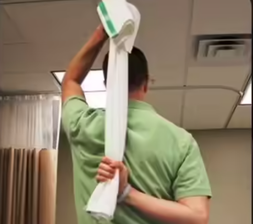 5 bài tập đơn giản giúp giảm đau vai đột ngột- Ảnh 1.