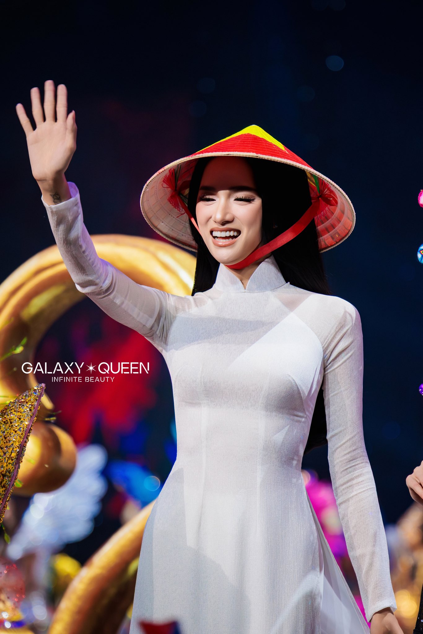 Trọn vẹn khoảnh khắc Hương Giang tỏa sáng trong tà áo dài trắng tại Miss Universe 2025- Ảnh 7.