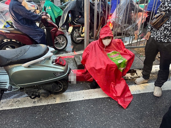 Cướp xe máy của nữ sinh, kẻ gây án bị CSGT trực chốt tóm gọn- Ảnh 1. Cướp xe máy của nữ sinh, kẻ gây án bị CSGT trực chốt tóm gọn- Ảnh 1.