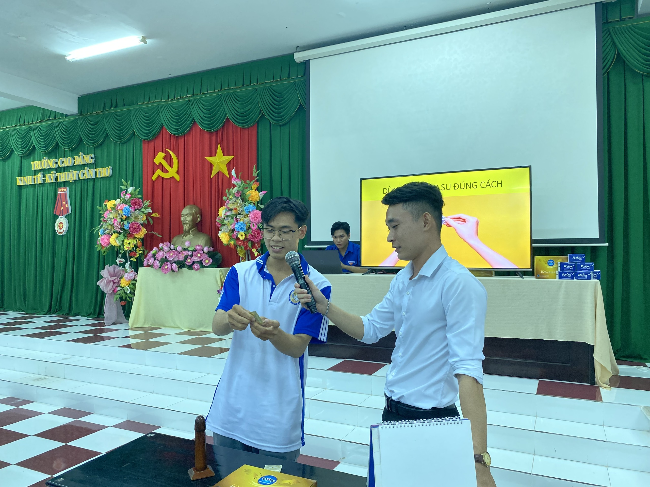 Tăng cường truyền thông kiến thức về HIV đến sinh viên- Ảnh 3.