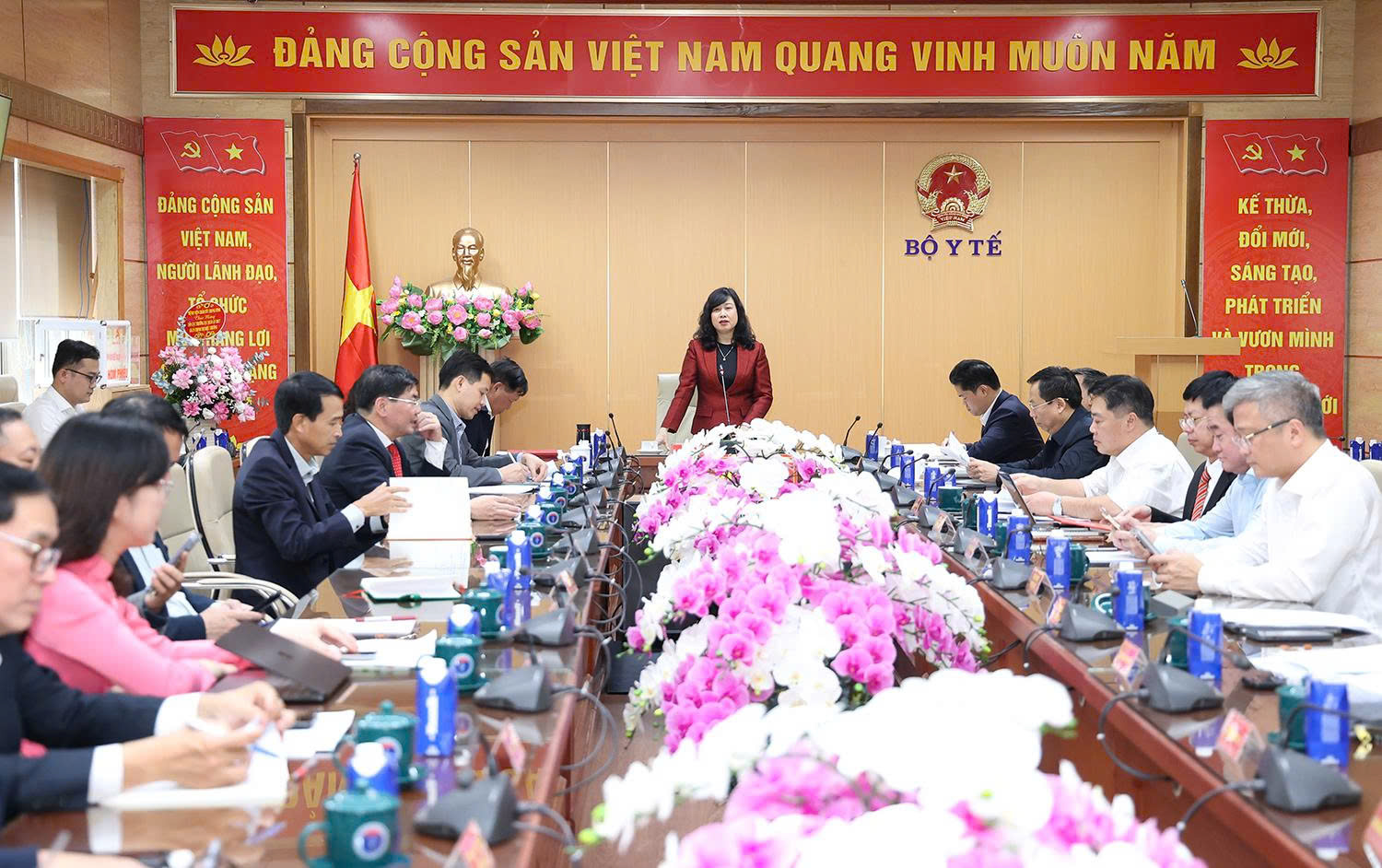 Bộ trưởng Bộ Y tế trao quyết định điều động, bổ nhiệm, bổ nhiệm lại lãnh đạo nhiều đơn vị- Ảnh 5.