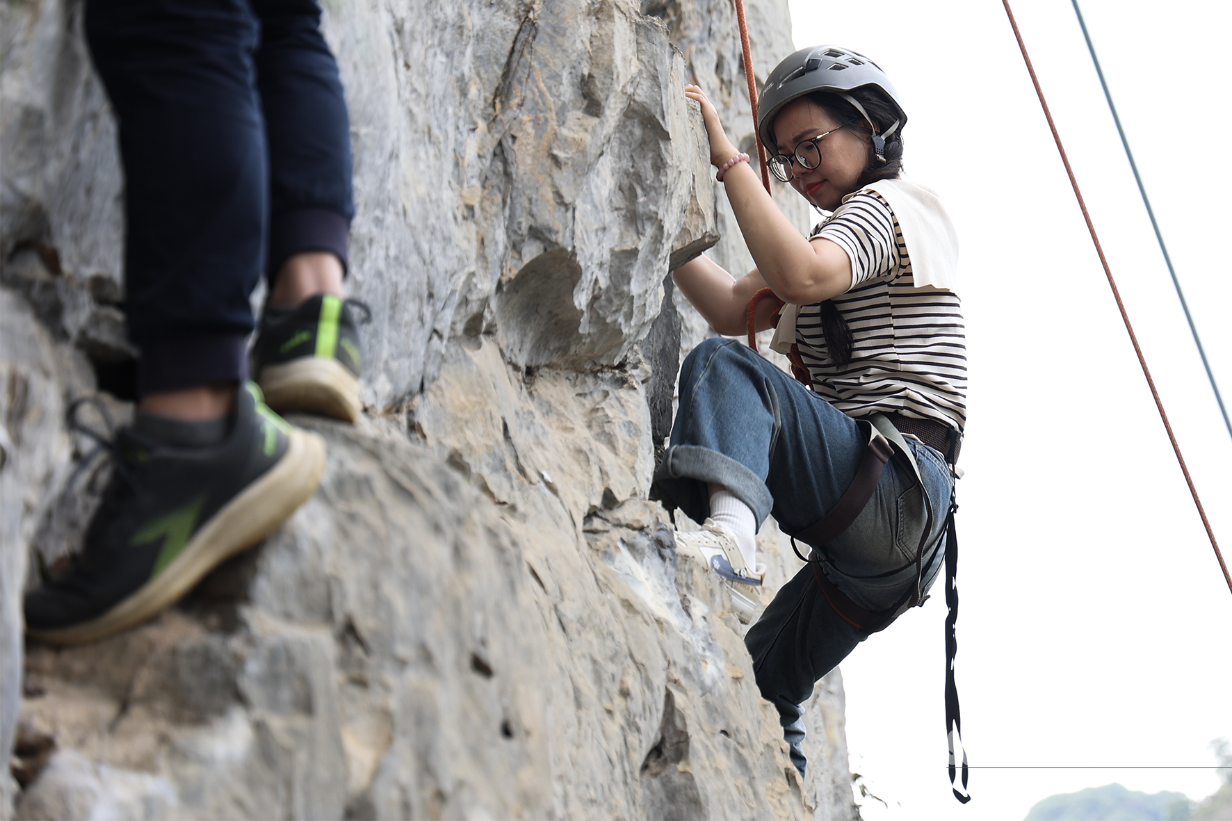 Đến Lạng Sơn trải nghiệm leo núi mạo hiểm- Ảnh 7. Đến Lạng Sơn trải nghiệm leo núi mạo hiểm- Ảnh 7.