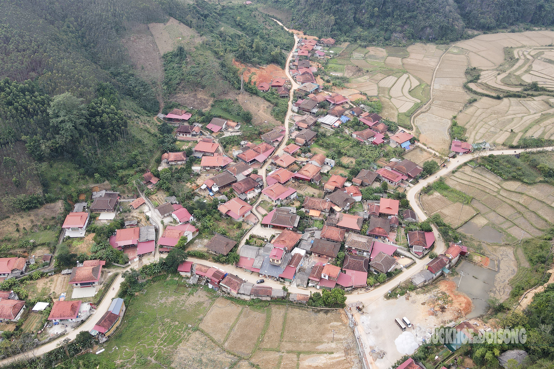 Đến Lạng Sơn trải nghiệm leo núi mạo hiểm- Ảnh 1. Đến Lạng Sơn trải nghiệm leo núi mạo hiểm- Ảnh 1.