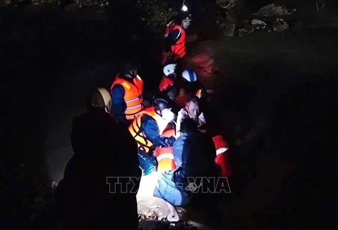 Đắk Lắk: Di dời hàng trăm hộ dân trong đêm khỏi vùng ngập lụt- Ảnh 6.