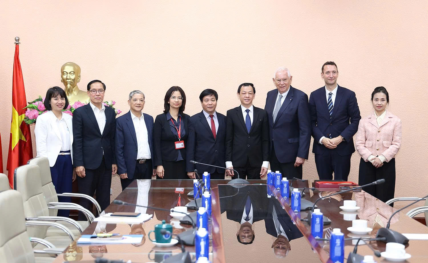 Thứ trưởng Nguyễn Tri Thức tiếp Hiệu trưởng Trường Đại học Khoa học Ứng dụng IMC Krems- Cộng hòa Áo
- Ảnh 6. Thứ trưởng Nguyễn Tri Thức tiếp Hiệu trưởng Trường Đại học Khoa học Ứng dụng IMC Krems- Cộng hòa Áo
- Ảnh 6.