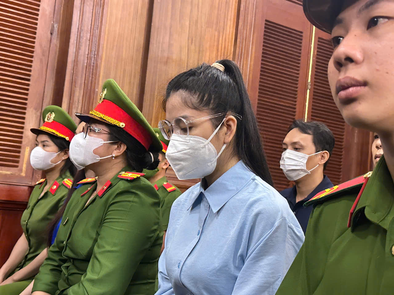 Hoa hậu Thuỳ Tiên, Hằng Du mục, Quang Linh Vlogs hầu toà- Ảnh 4.