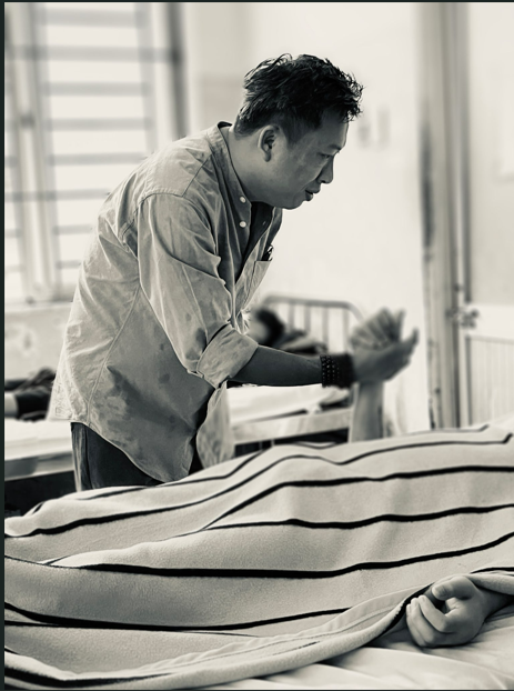 Người gần 20 năm làm bạn với người nhiễm HIV/AIDS- Ảnh 1. Người gần 20 năm làm bạn với người nhiễm HIV/AIDS- Ảnh 1.